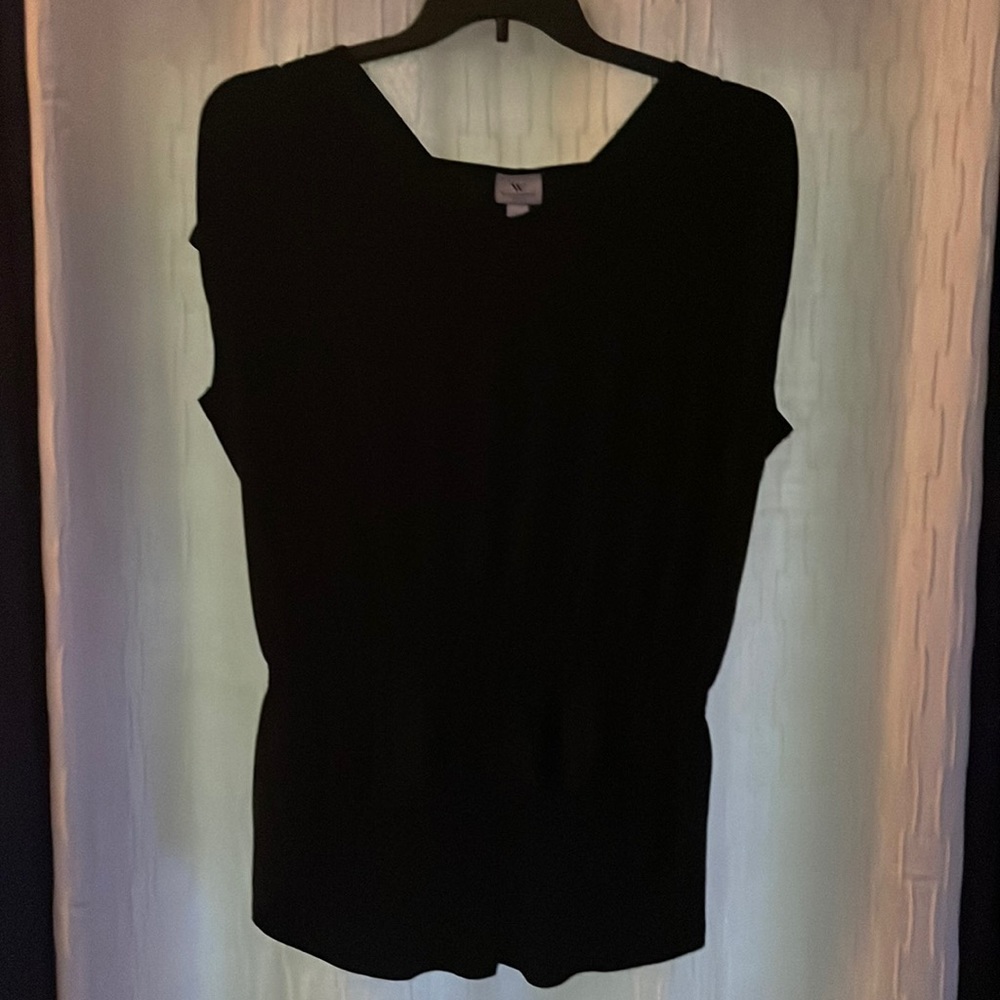 Black casual work top.